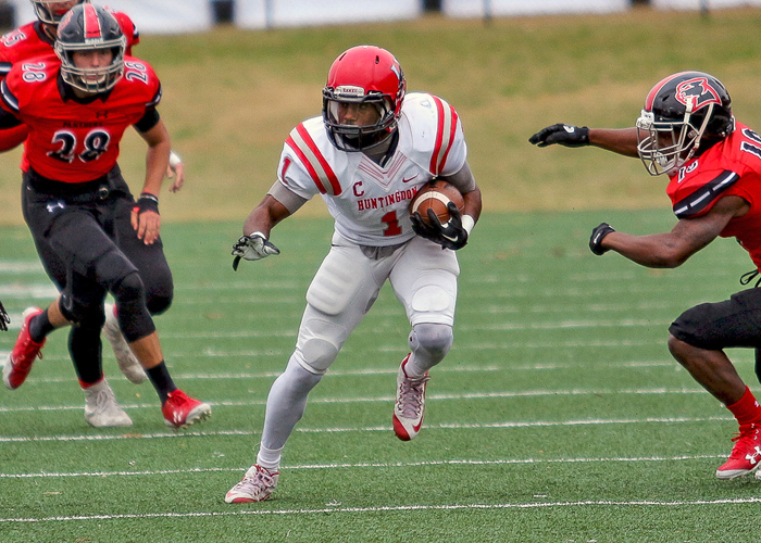 Vic Jerald rushed for 150 yards and two touchdowns and caught a 13-yard touchdown pass in Saturday's 27-17 win over LaGrange. (Photo by Carrie Bump)