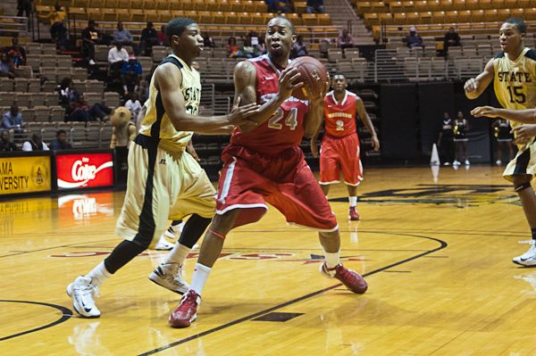 Huntingdon men lose OT battle with unbeaten Randolph