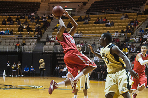 Thomas&rsquo; 28 points power Hawks past William Peace