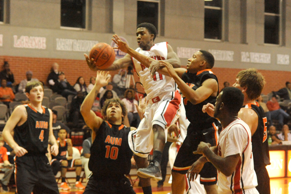 Huntingdon men&rsquo;s basketball in three-way tie for 2nd in conference