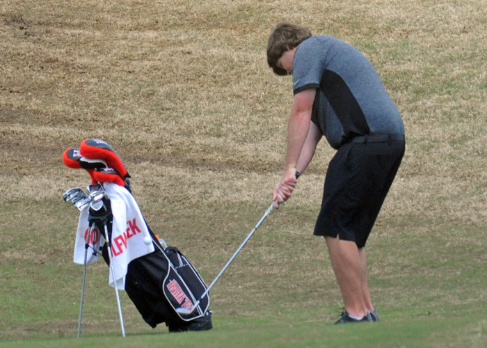Junior David James shot 76 in the final round of the Emory Spring Invitational and finished with a two-round total of 150. (Photo by Sydney Robbins)