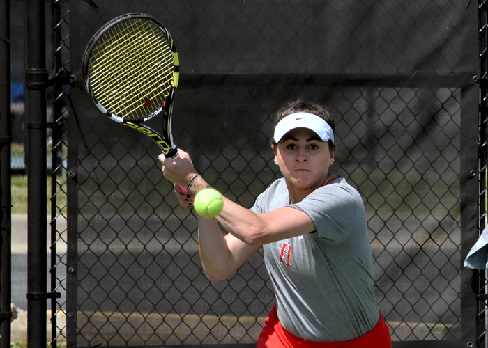 Lady Hawks push winning streak to six matches